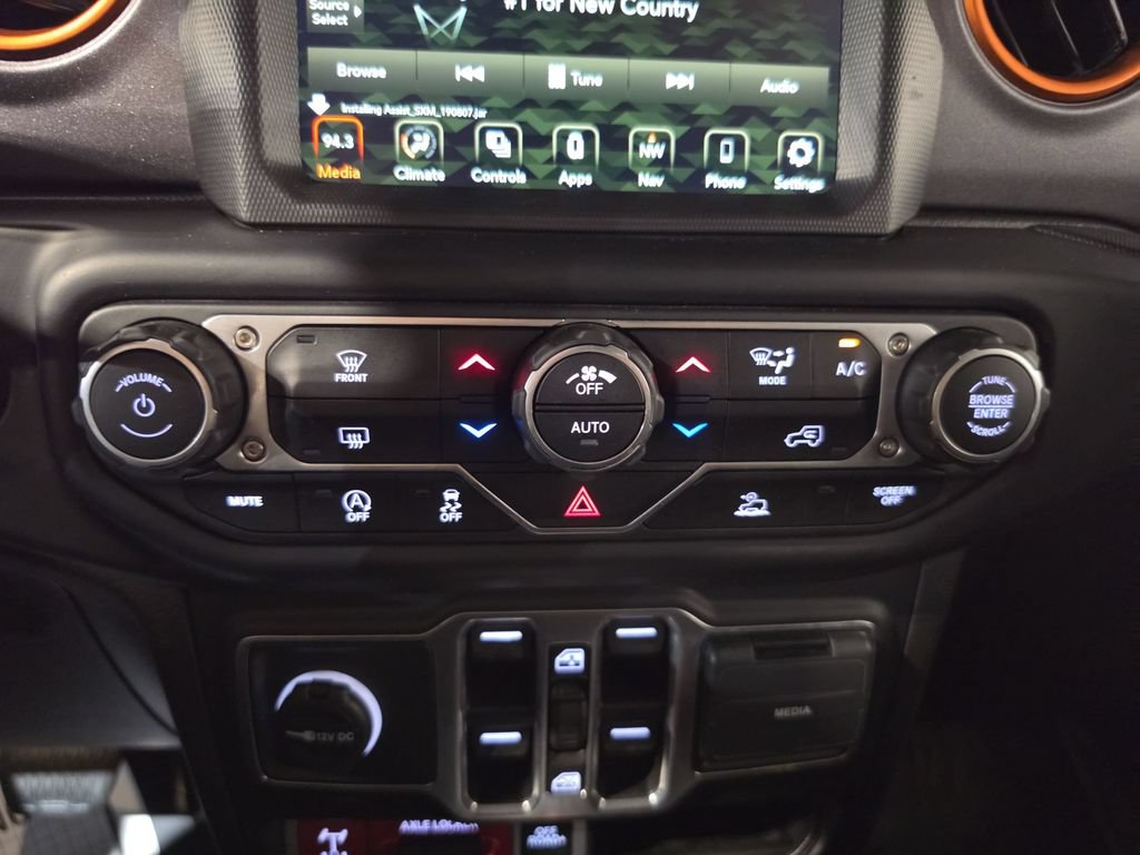 Used 2023 Jeep Gladiator Mojave AWD/4WD image 16