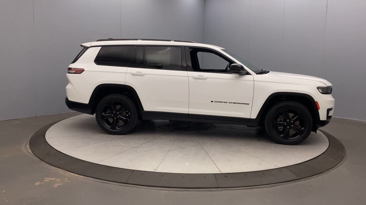 Used 2023 Jeep Grand Cherokee L Laredo AWD/4WD image 6