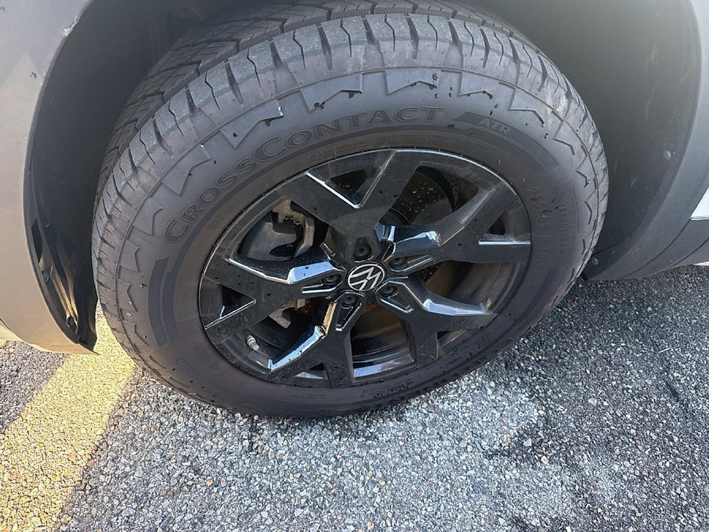 Used 2024 Volkswagen Atlas Peak Edition SE AWD/4WD image 4