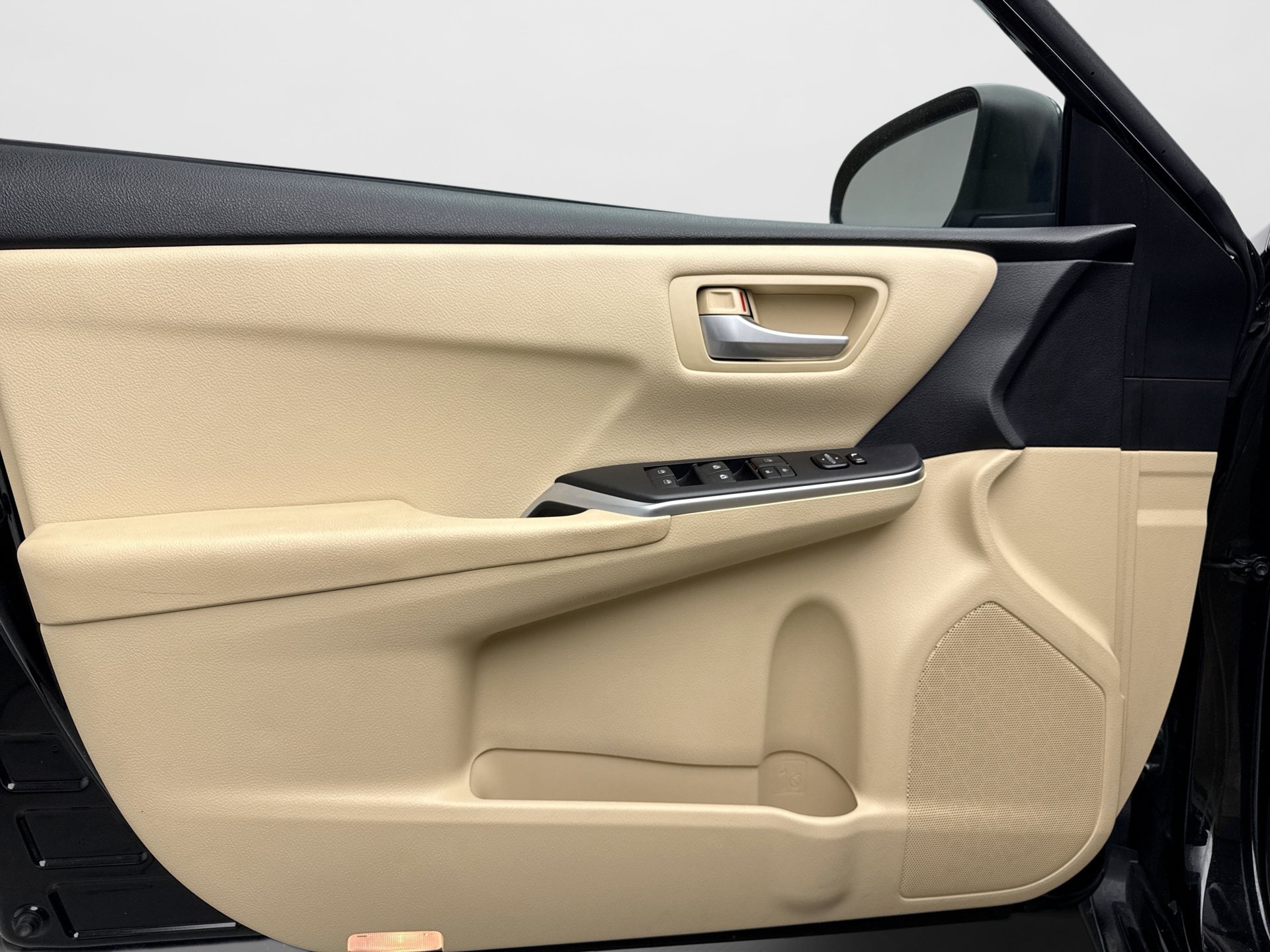 Used 2017 Toyota Camry LE FWD image 9