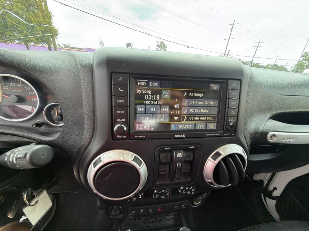 Used 2017 Jeep Wrangler Unlimited Rubicon AWD/4WD image 49