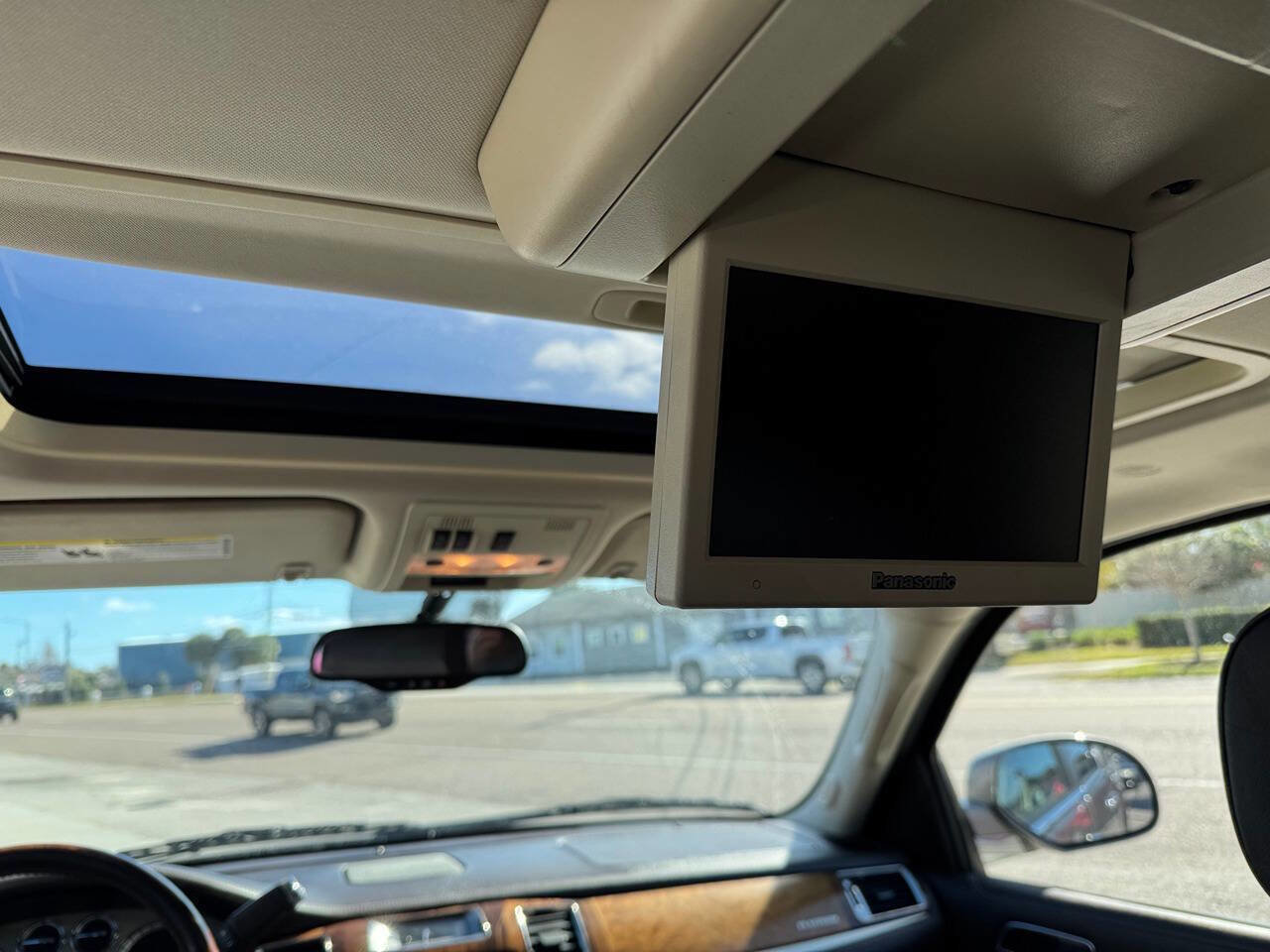 Used 2014 Cadillac Escalade ESV Platinum image 16