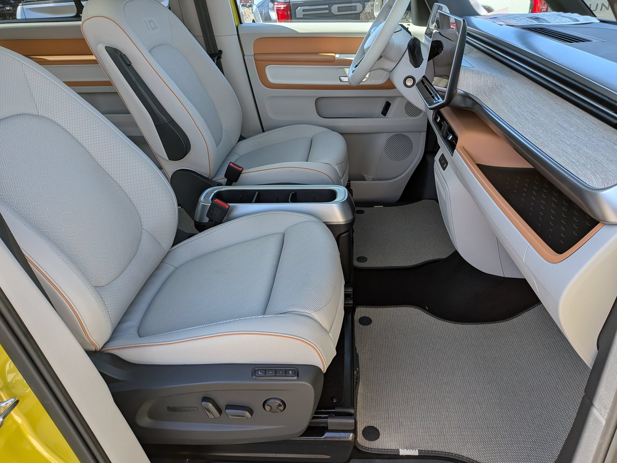 New 2025 Volkswagen ID. Buzz 1st Edition AWD/4WD image 30