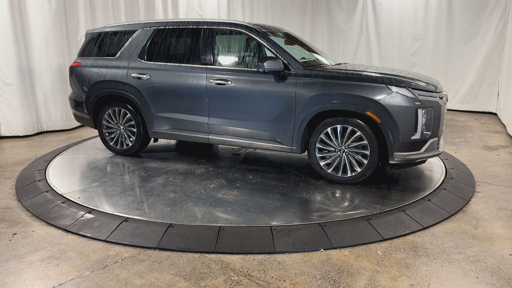 Used 2024 Hyundai Palisade Calligraphy image 3