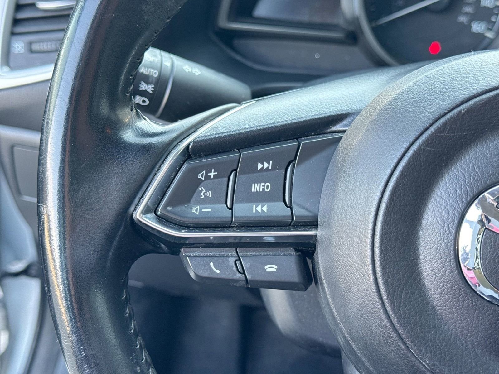 Used 2018 MAZDA MAZDA3 Touring image 38