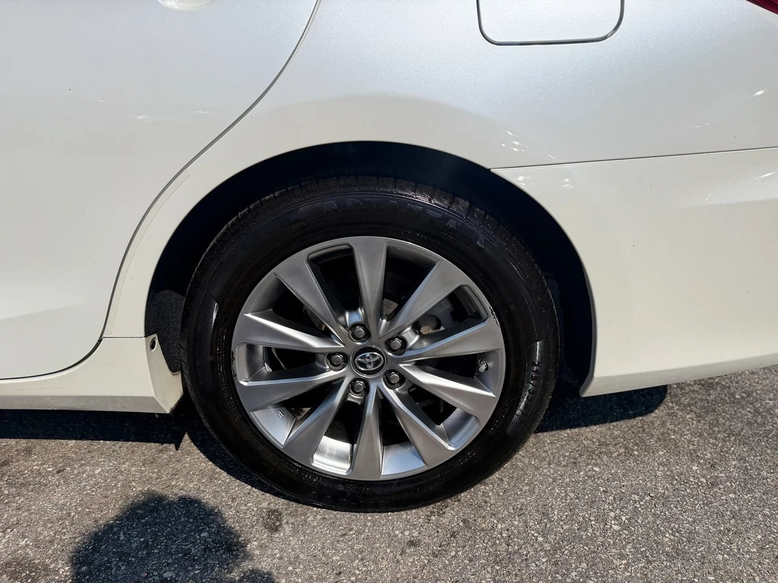 Used 2016 Toyota Camry XLE w/ Moonroof Package FWD image 4