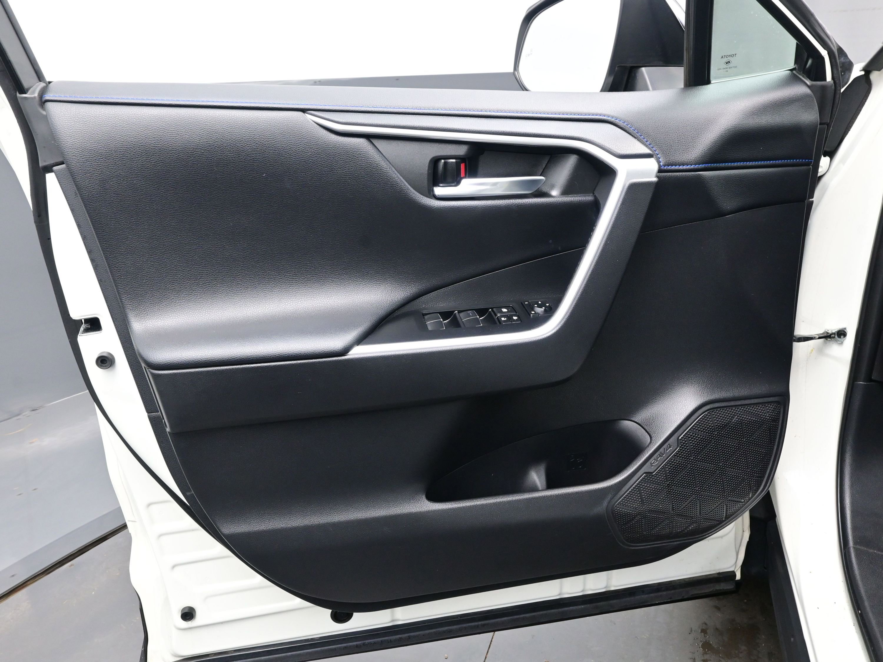 Used 2021 Toyota RAV4 XSE w/ XSE Grade Weather Package image 9