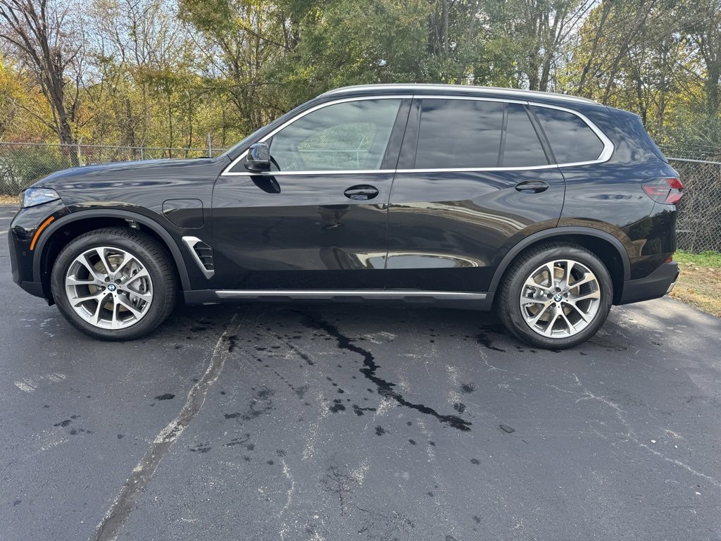 New 2026 BMW X5 xDrive50e w/ Executive Package image 2