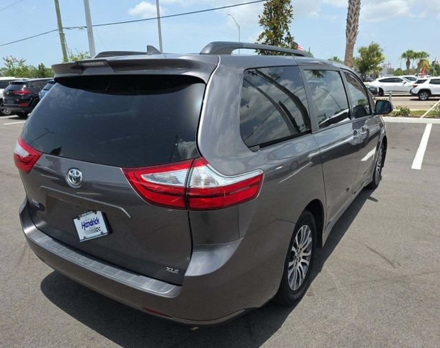Used 2019 Toyota Sienna XLE FWD image 3
