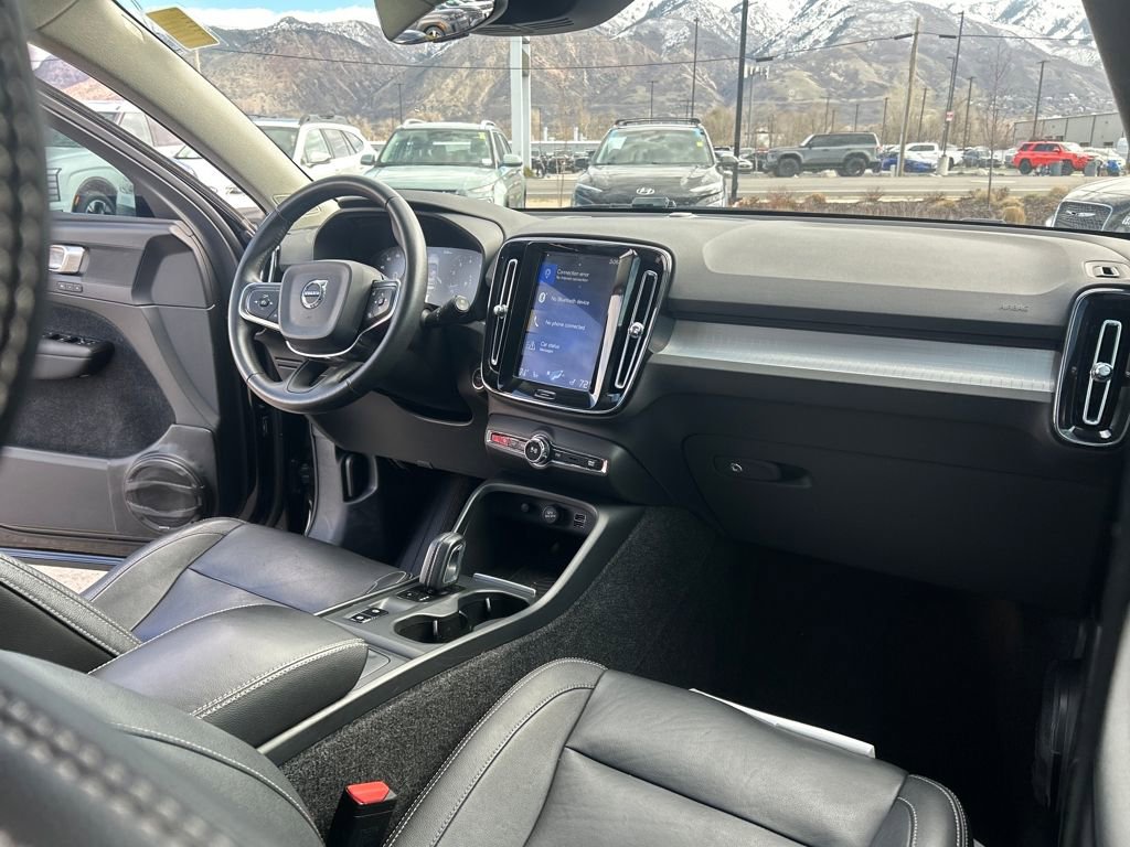 Used 2019 Volvo XC40 T5 Momentum image 12
