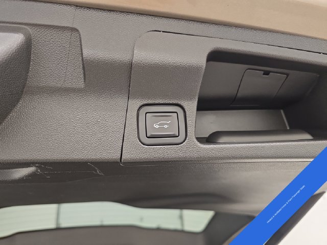 Used 2022 GMC Acadia SLT w/ Technology Package AWD/4WD image 18