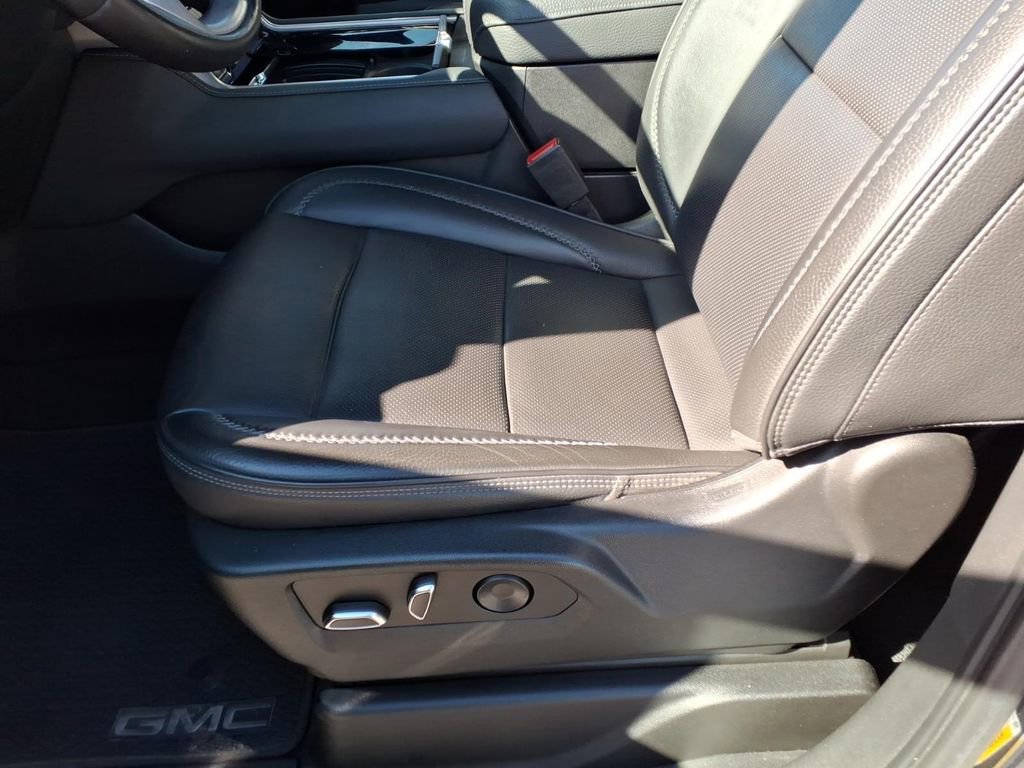 Used 2022 GMC Yukon XL Denali AWD/4WD image 15