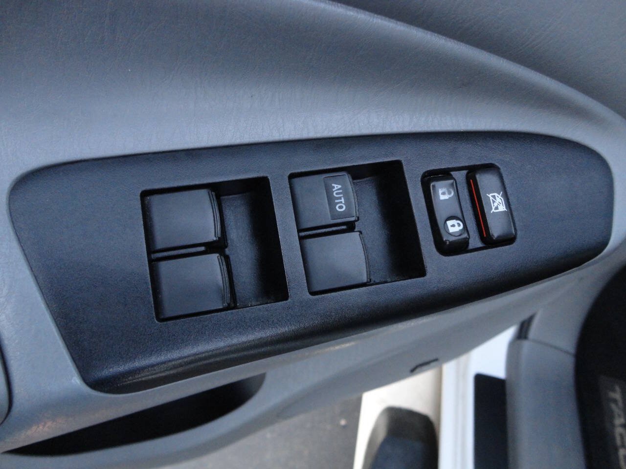 Used 2015 Toyota Tacoma PreRunner w/ TRD Sport Package RWD image 13