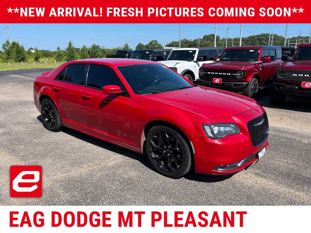 Used 2015 Chrysler 300 S RWD image 1