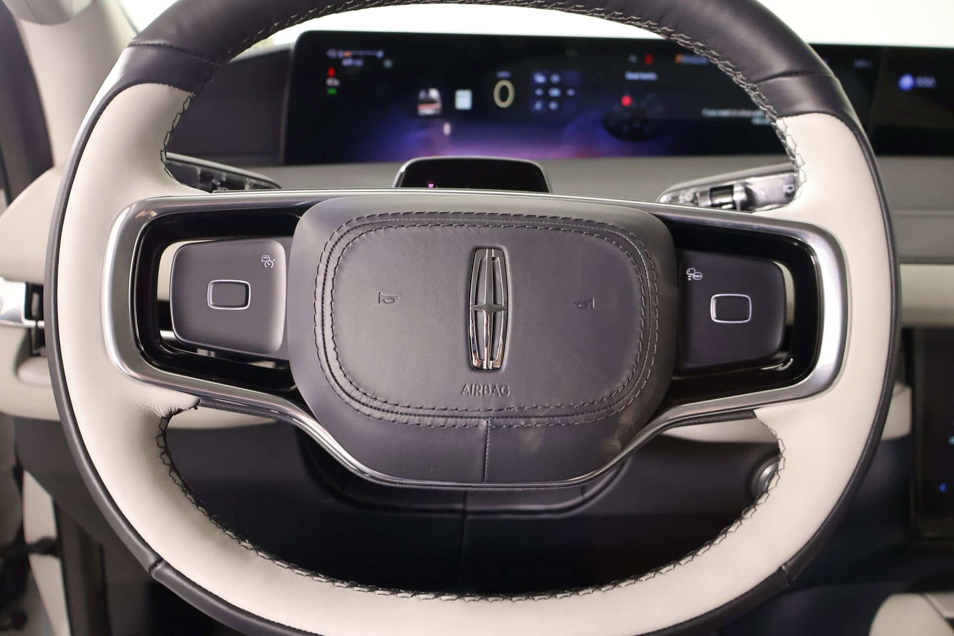 New 2026 Lincoln Navigator Premiere image 3