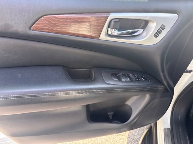 Used 2017 Nissan Pathfinder Platinum w/ Midnight Edition Package FWD image 23