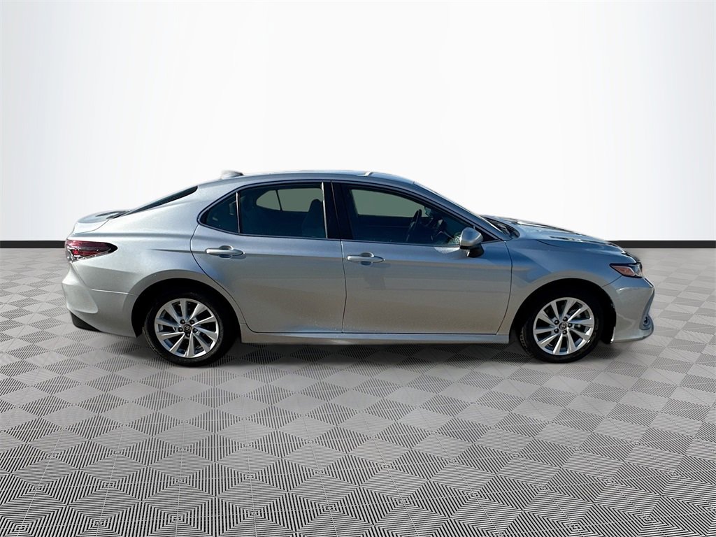 Used 2024 Toyota Camry LE image 4