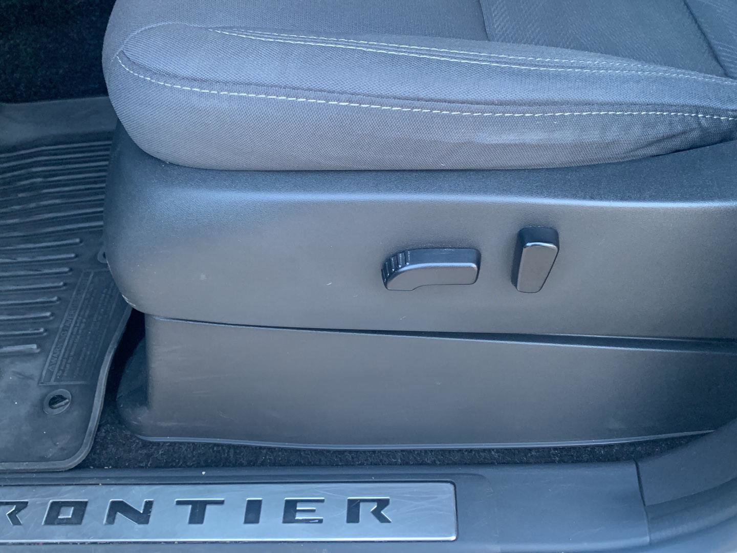 Used 2023 Nissan Frontier SV w/ Midnight Edition Package image 18