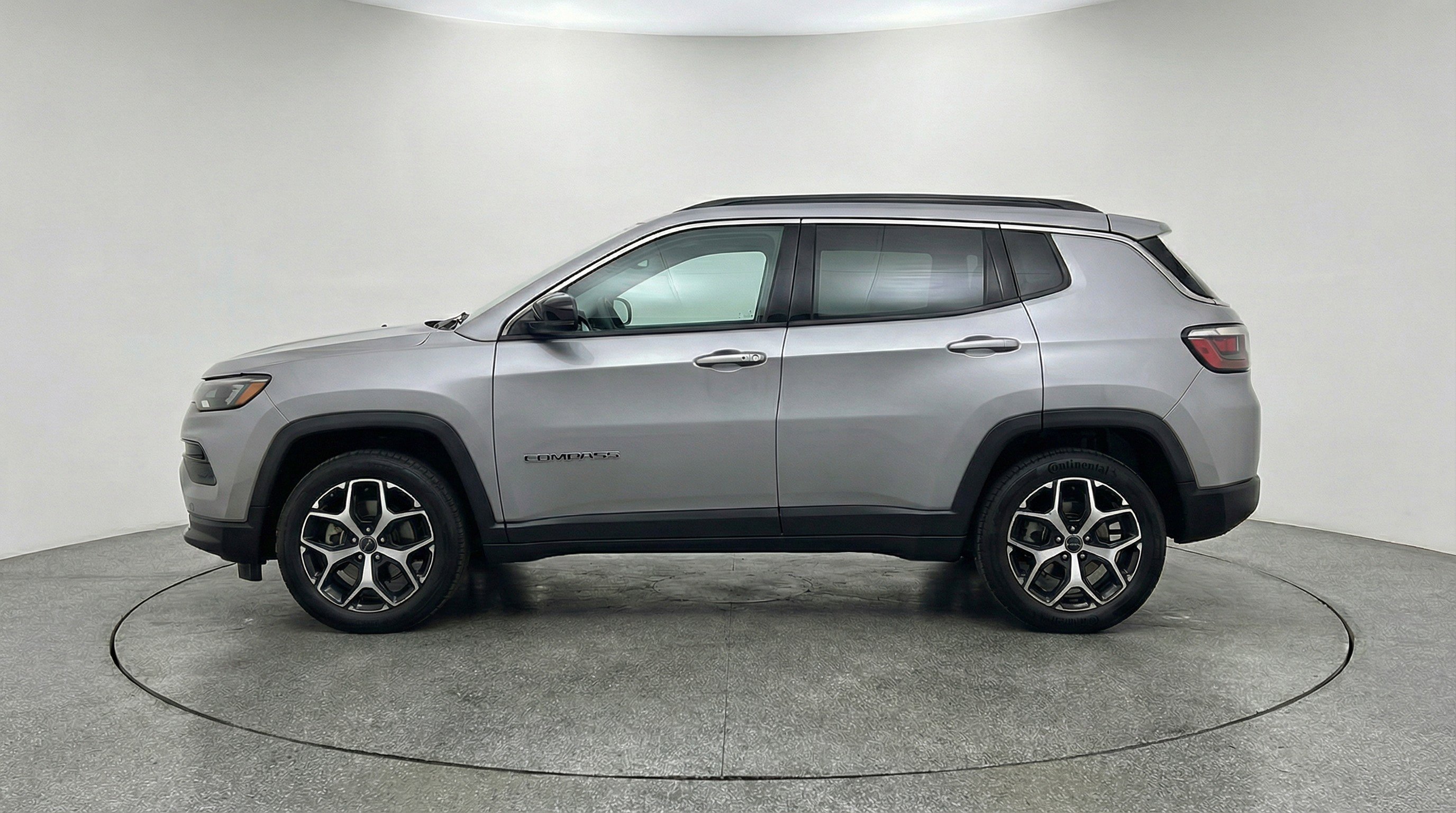 Used 2025 Jeep Compass Limited image 5