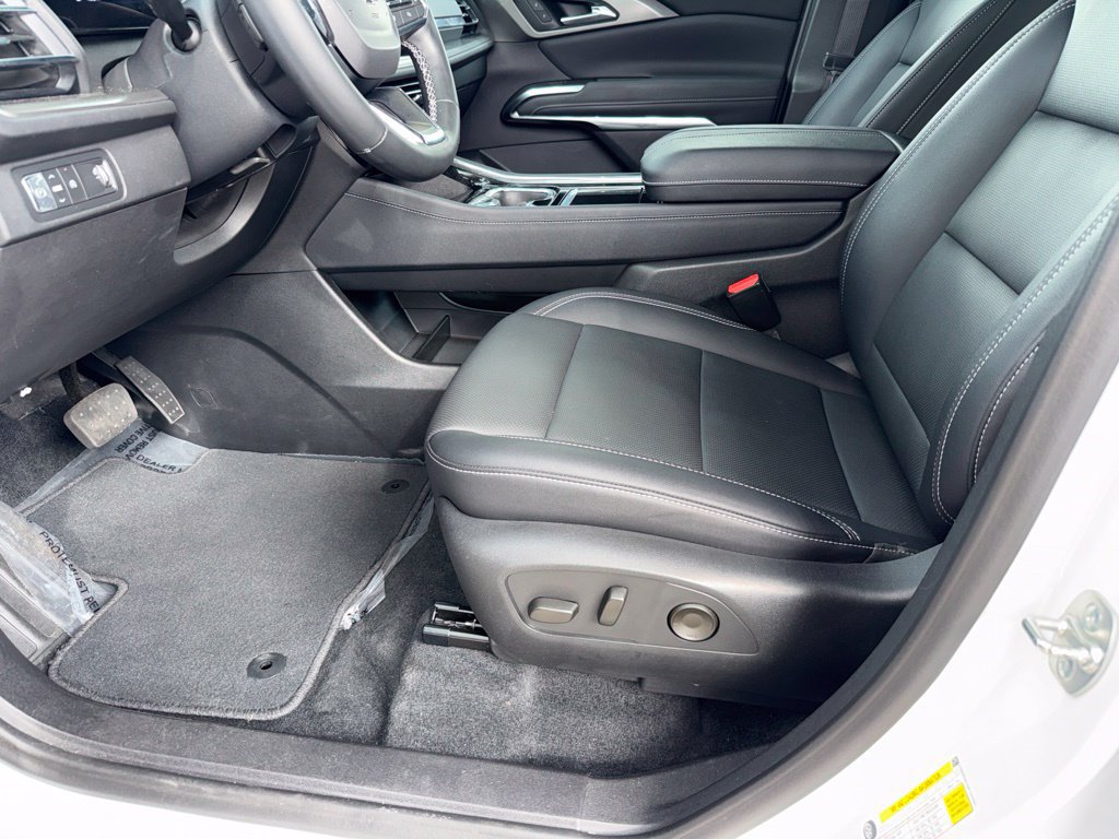 Used 2024 Chevrolet Traverse LT w/ Midnight/Sport Edition FWD image 14