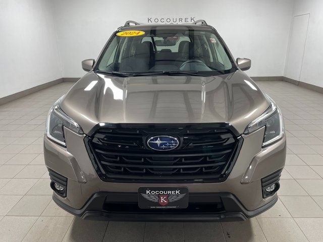 Used 2024 Subaru Forester Premium AWD/4WD image 2