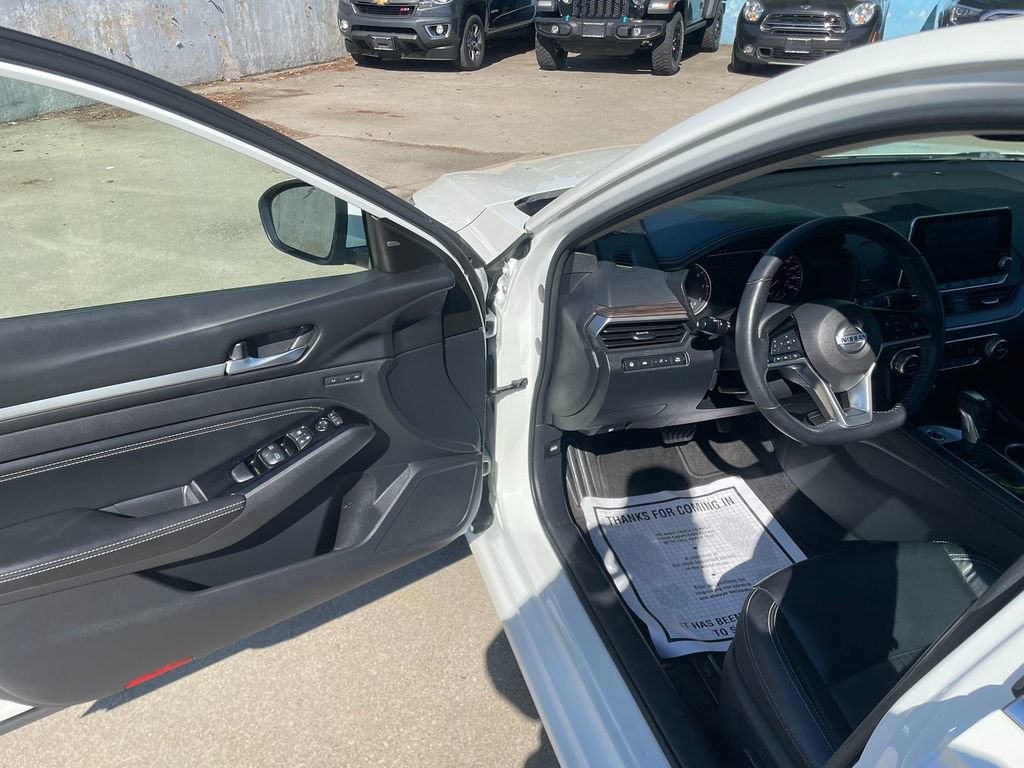 Used 2020 Nissan Altima 2.0 Platinum FWD image 10