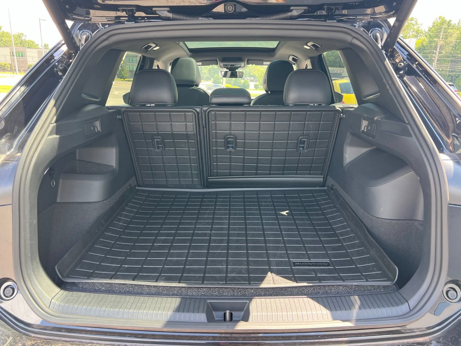 Certified 2026 Volkswagen Tiguan SE R-Line FWD image 30