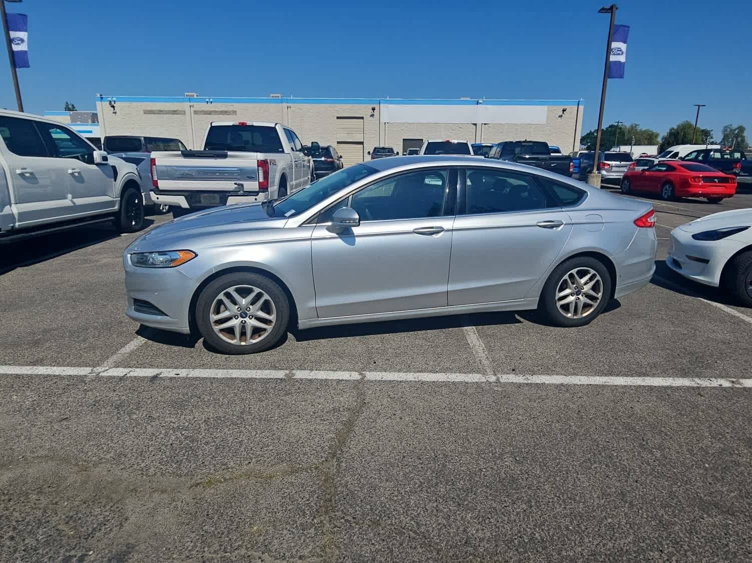 Used 2014 Ford Fusion SE FWD image 5