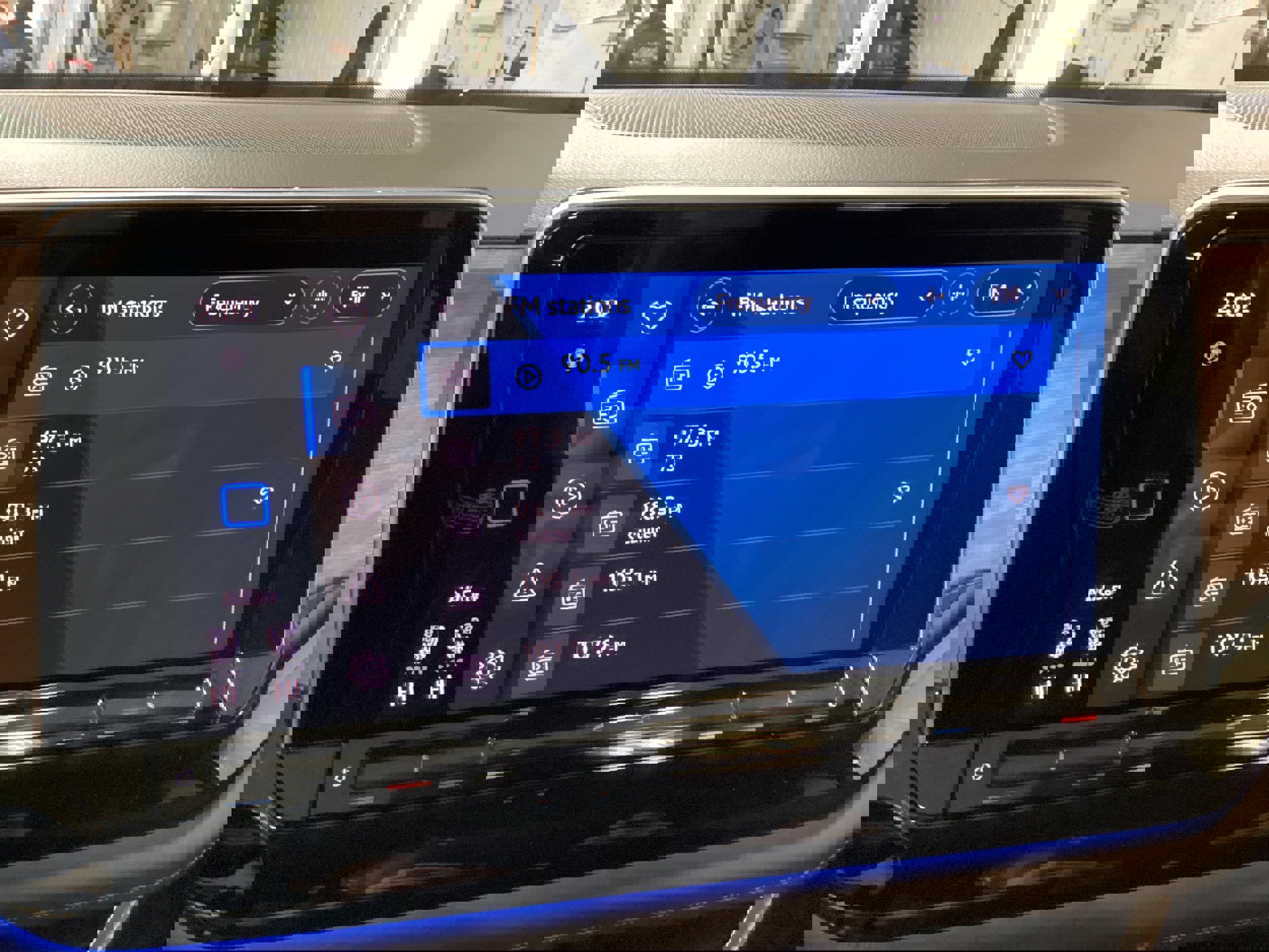 Used 2024 Volkswagen Atlas SEL image 25