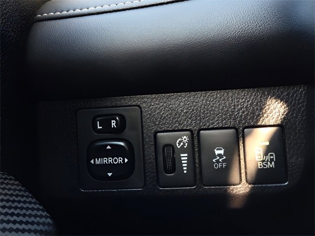 Used 2015 Toyota RAV4 Limited image 23