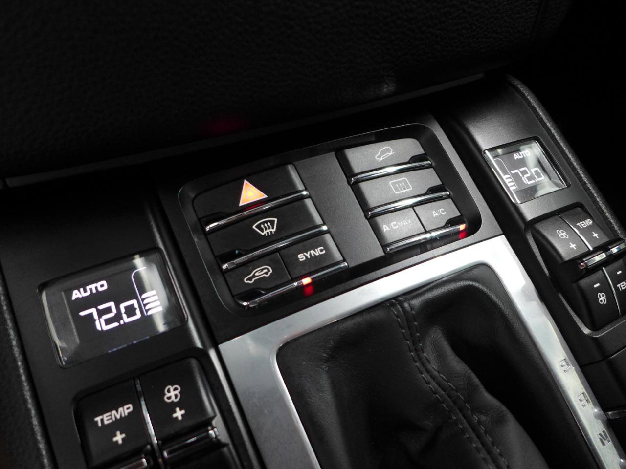 Used 2017 Porsche Macan Turbo AWD/4WD image 32