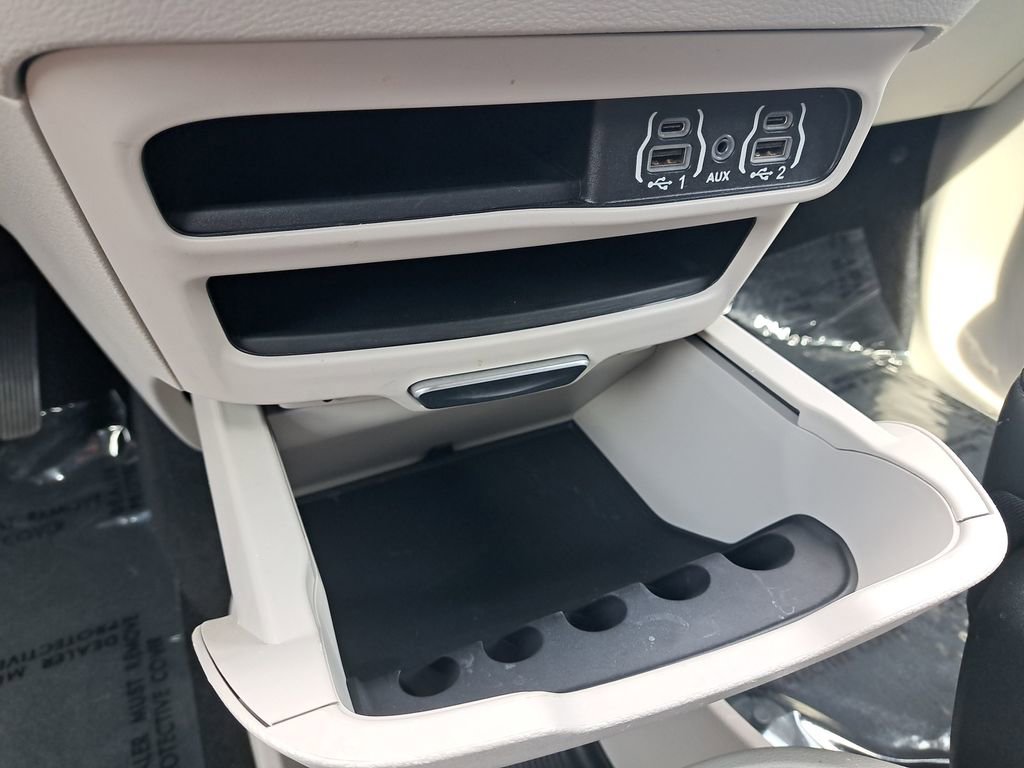 Used 2023 Chrysler Pacifica Touring-L FWD image 23