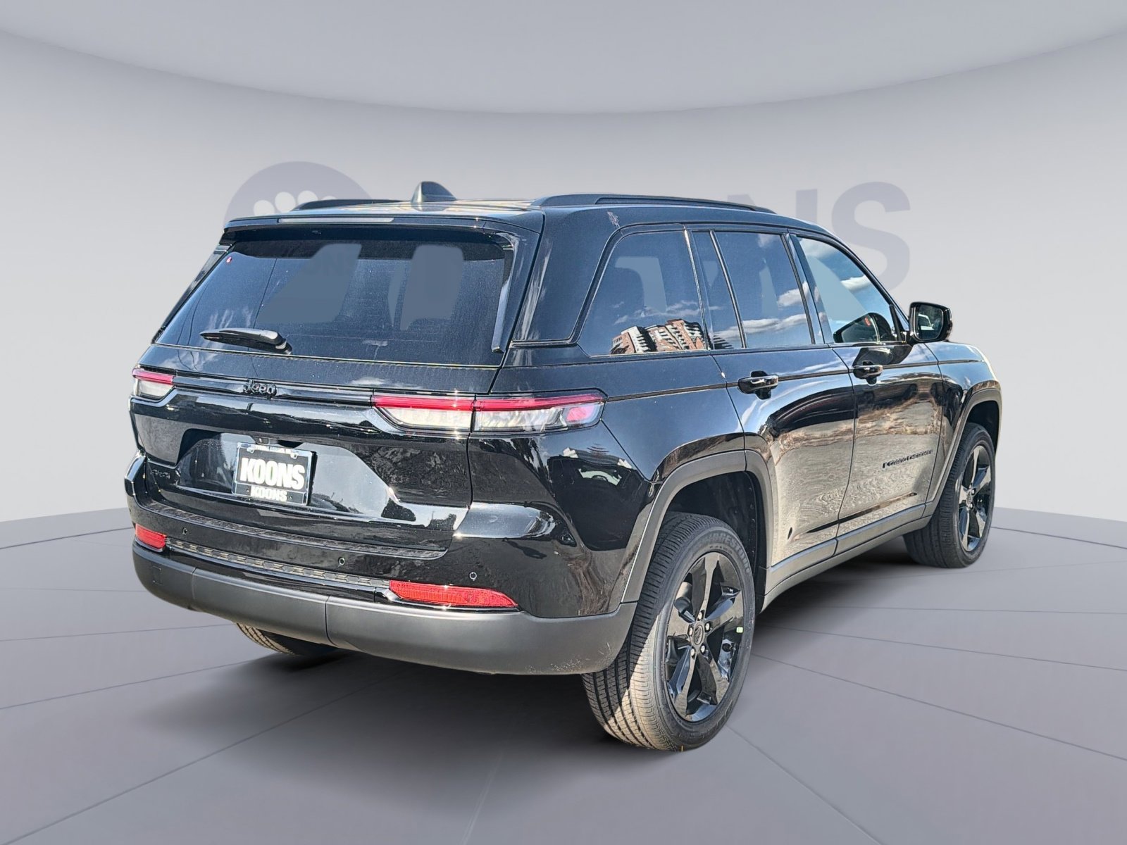 New 2025 Jeep Grand Cherokee Laredo image 7