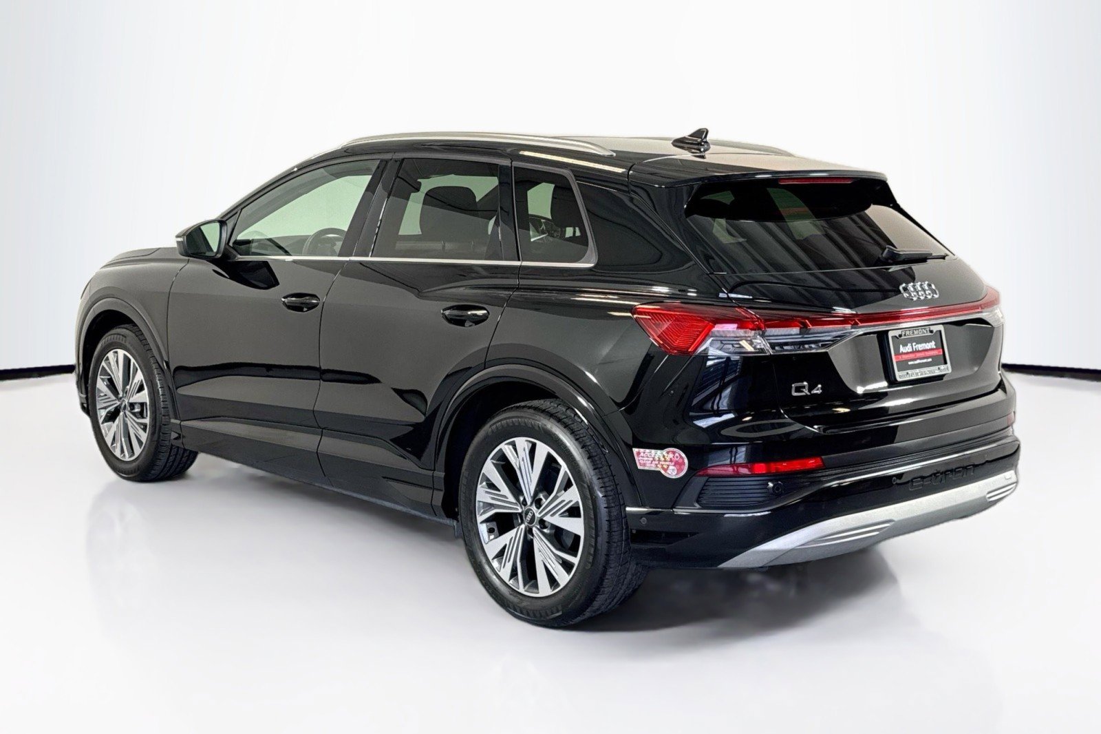 Used 2023 Audi Q4 e-tron Premium Plus w/ Premium Plus image 7