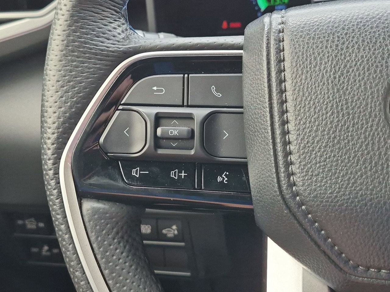Used 2025 Toyota Tundra Platinum AWD/4WD image 12