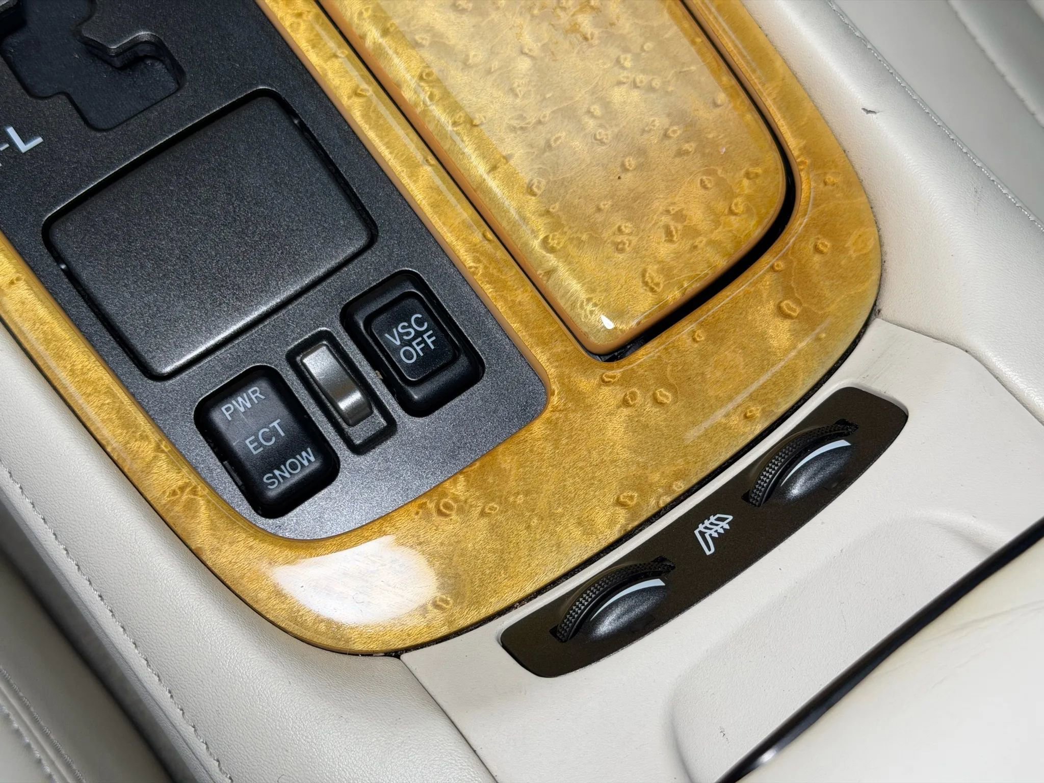 Used 2004 Lexus SC 430 Convertible image 29