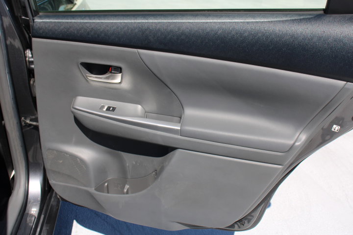 Used 2012 Toyota Prius V Five image 16