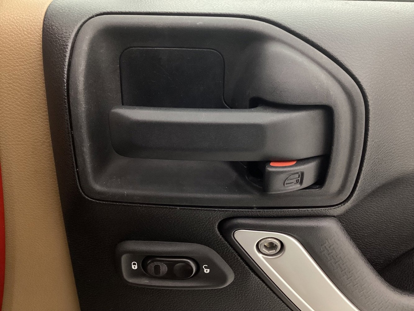 Used 2011 Jeep Wrangler Unlimited Sahara image 38