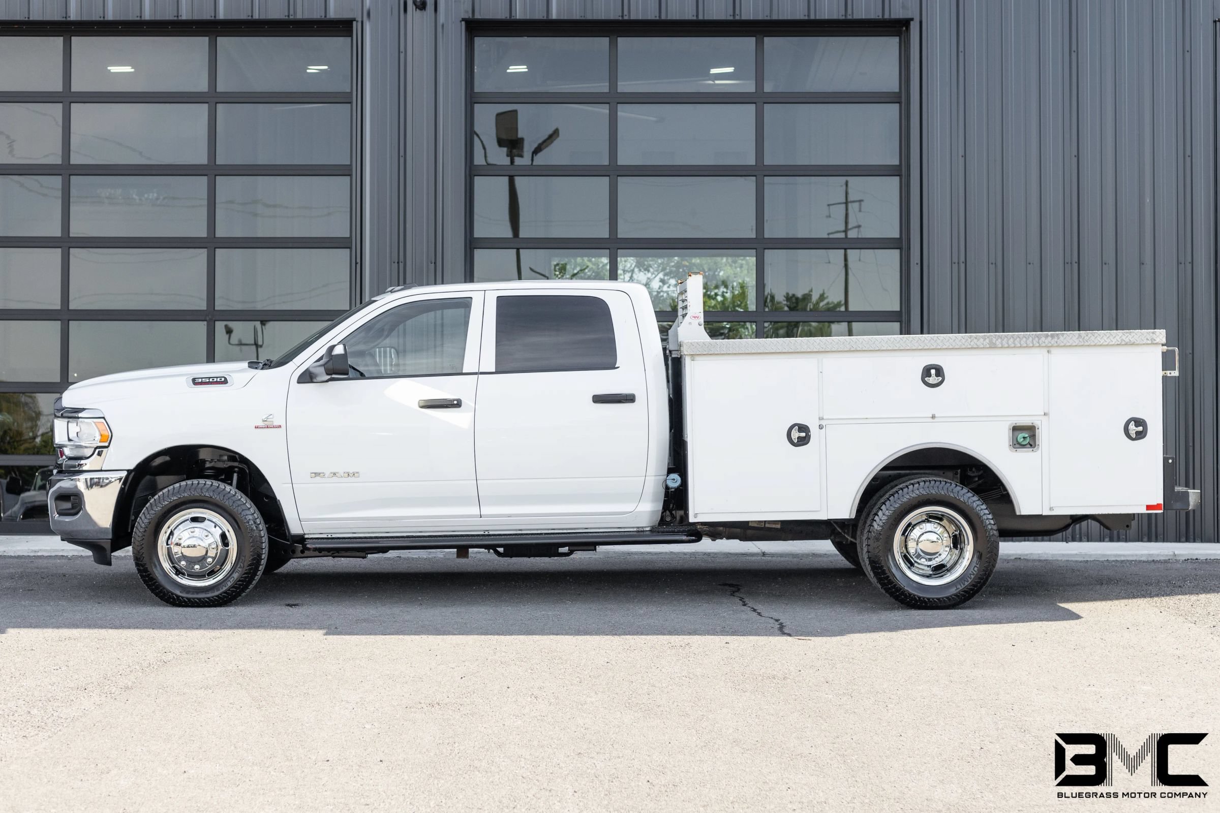 Used 2022 RAM 3500 Tradesman w/ Chrome Appearance Group AWD/4WD image 4
