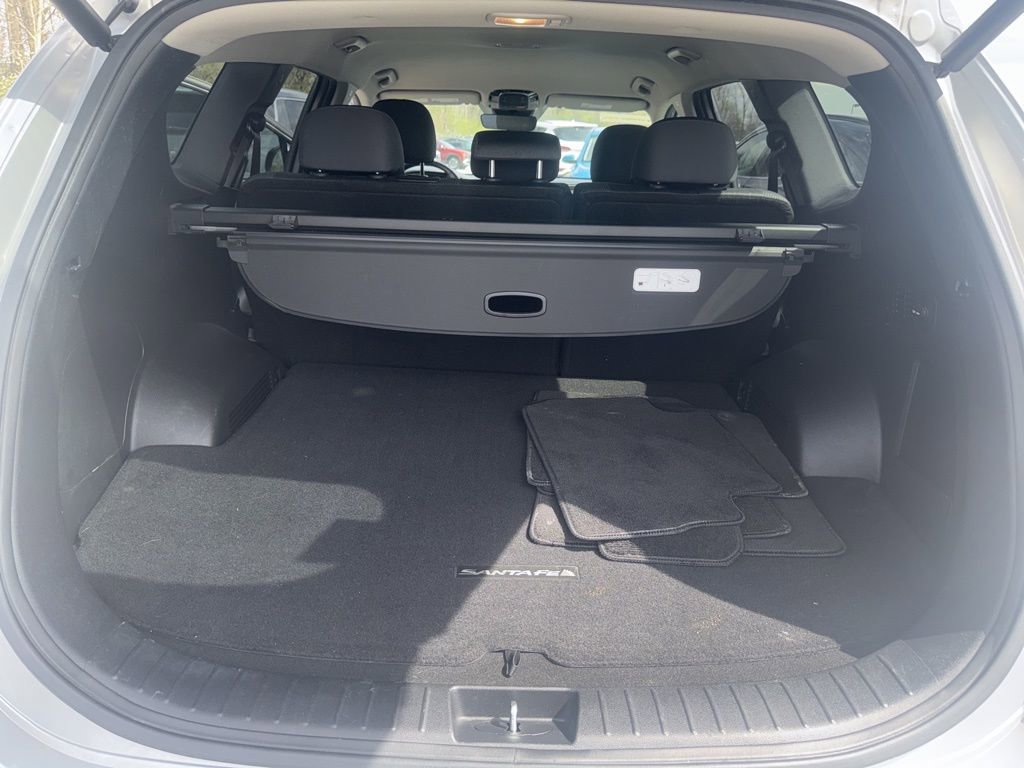 Used 2023 Hyundai Santa Fe SEL w/ Cargo Package image 9
