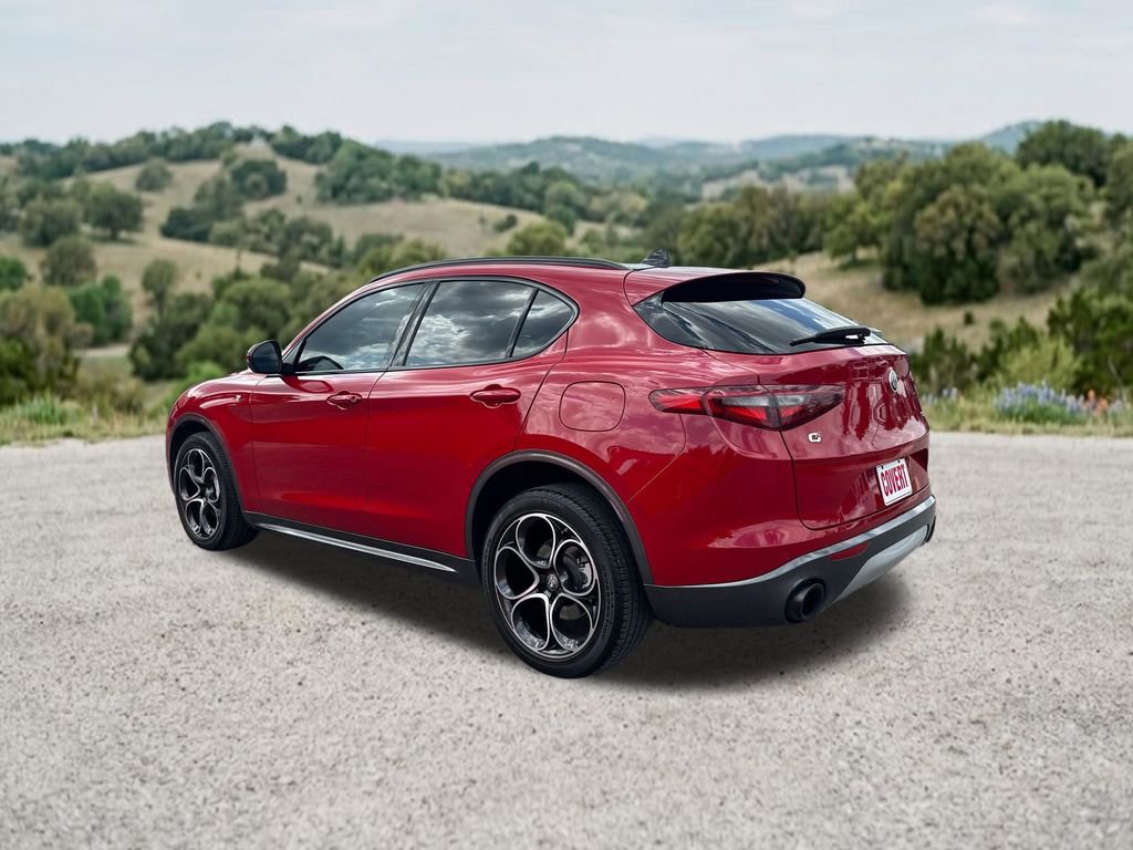 Used 2023 Alfa Romeo Stelvio Ti AWD/4WD image 5