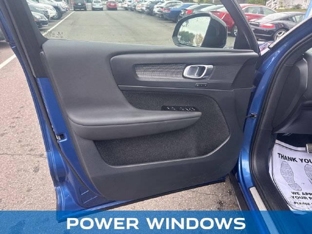 Used 2021 Volvo XC40 T5 R-Design w/ Climate Package AWD/4WD image 11