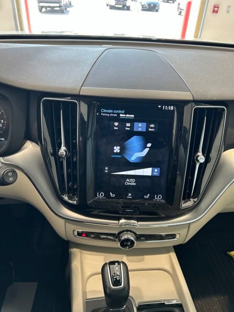Used 2018 Volvo XC60 T6 Momentum w/ Vision Package AWD/4WD image 11