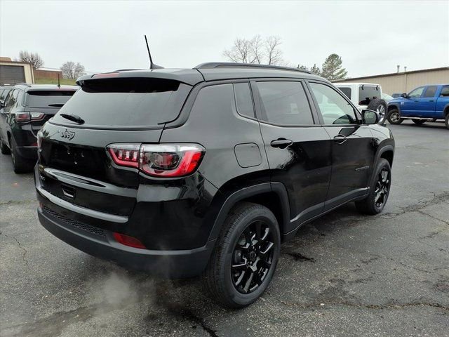 New 2026 Jeep Compass Latitude image 3