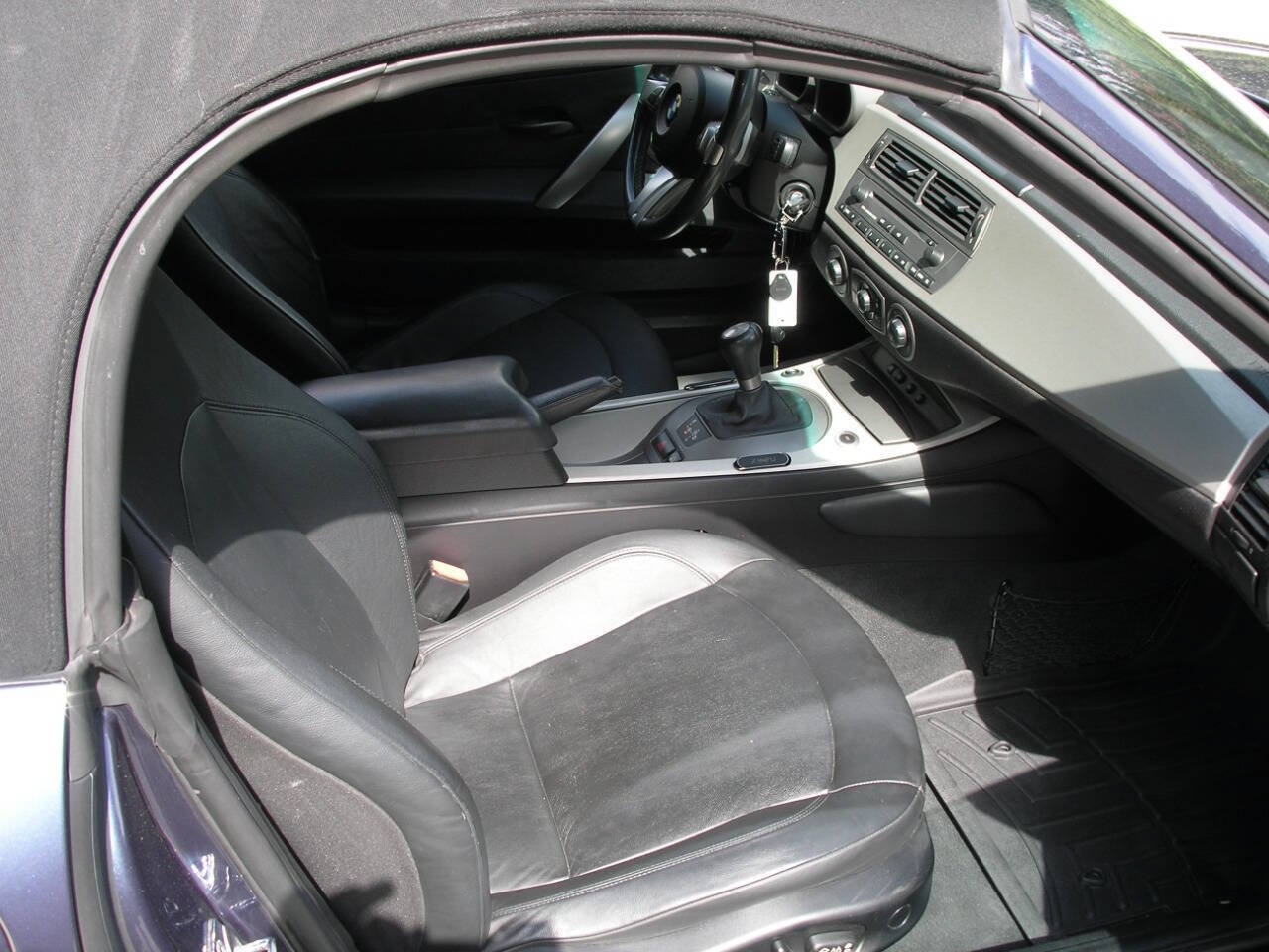 Used 2004 BMW Z4 3.0i RWD image 6