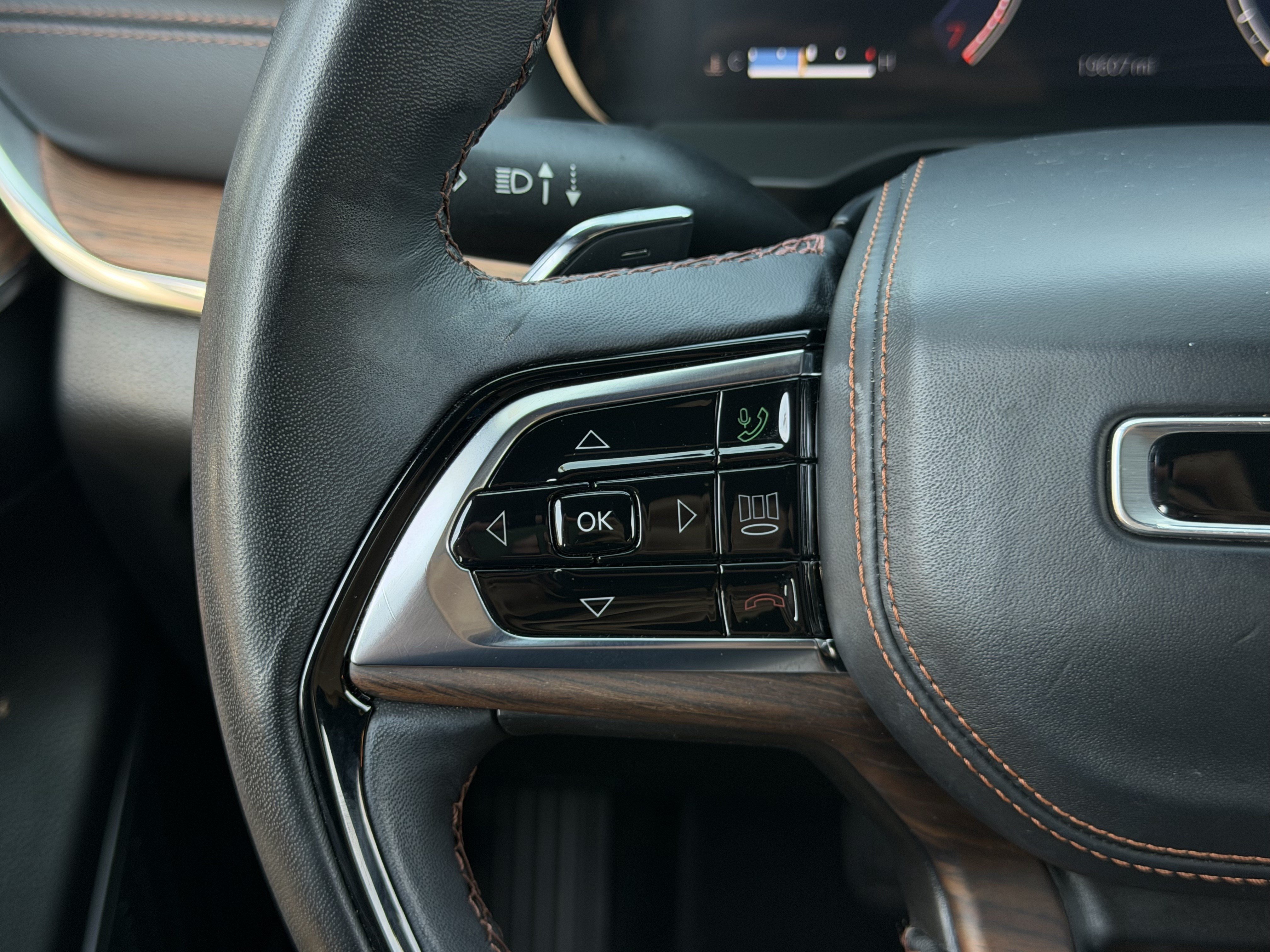 Used 2023 Jeep Grand Cherokee Summit w/ Adv Protech Group IV RWD image 18