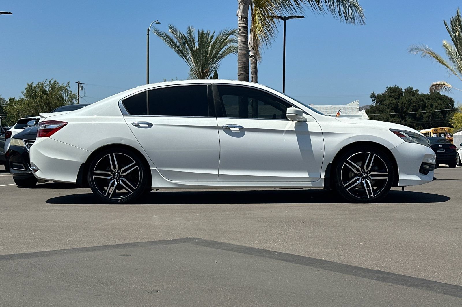 Used 2016 Honda Accord Touring image 3