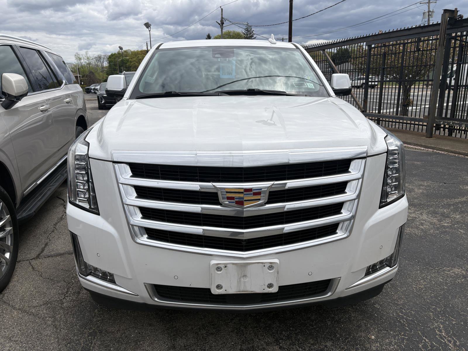 Used 2020 Cadillac Escalade Premium Luxury AWD/4WD image 4