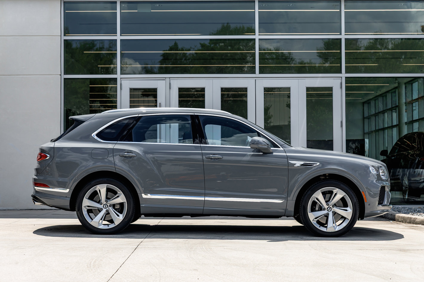 Used 2024 Bentley Bentayga image 4