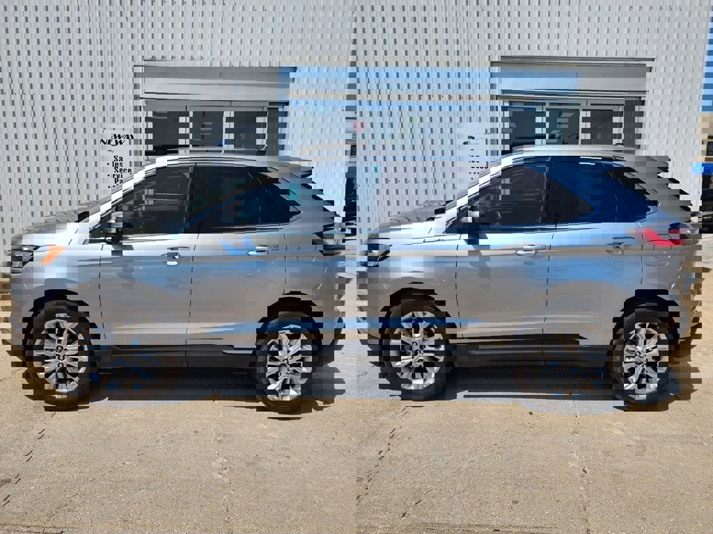 Used 2024 Ford Edge Titanium image 2